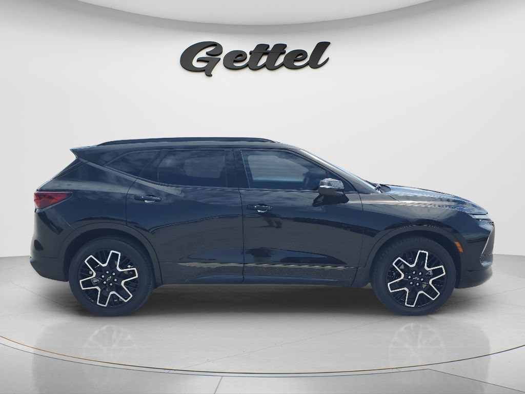 Used 2025 Chevrolet Blazer RS w/ Driver Confidence II Package AWD/4WD image 3