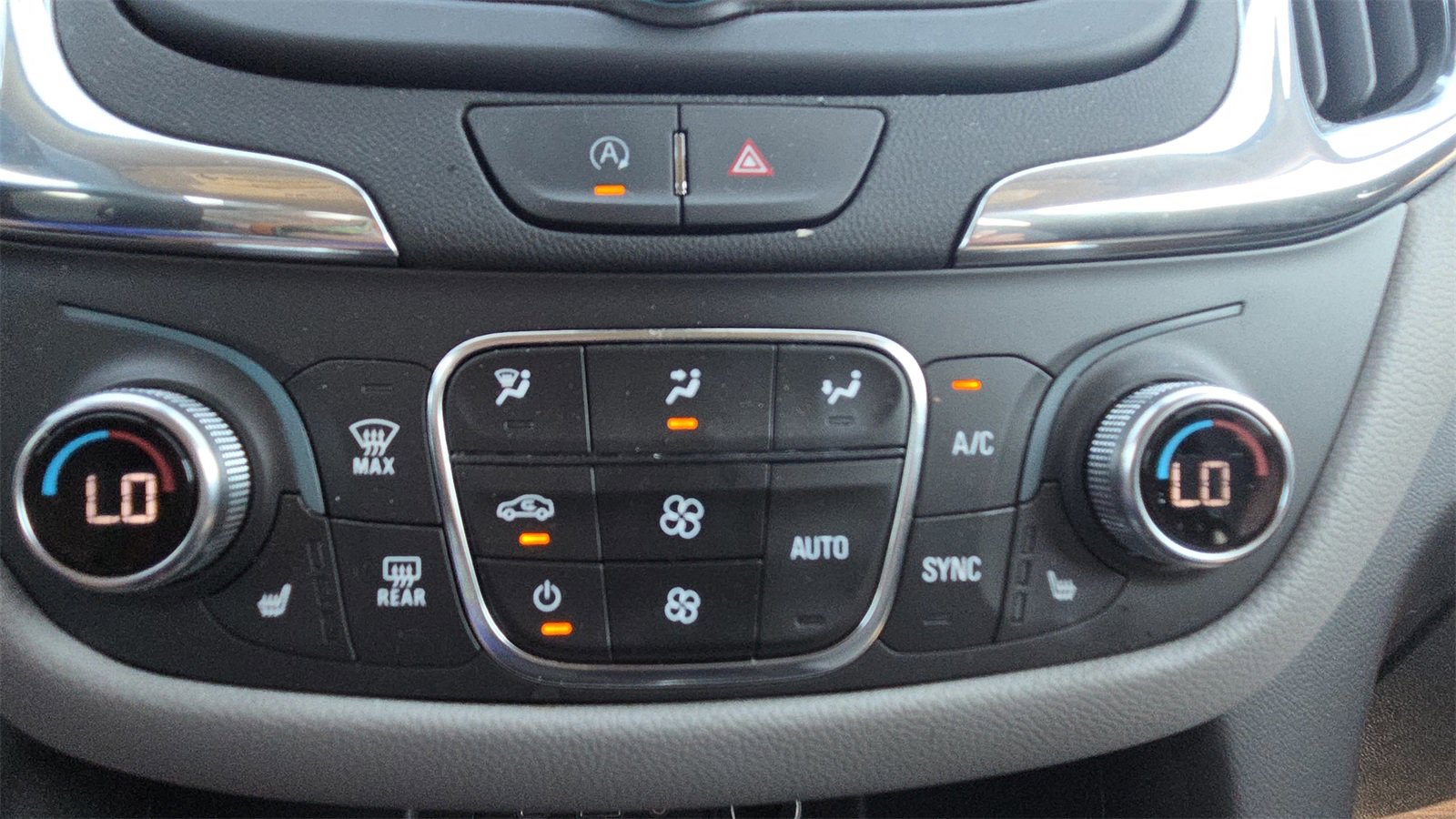 Used 2023 Chevrolet Equinox LT w/ Driver Convenience Package image 32