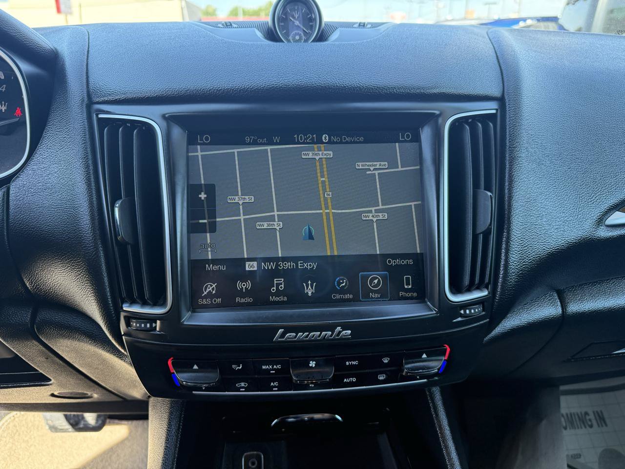 Used 2018 Maserati Levante AWD/4WD image 22