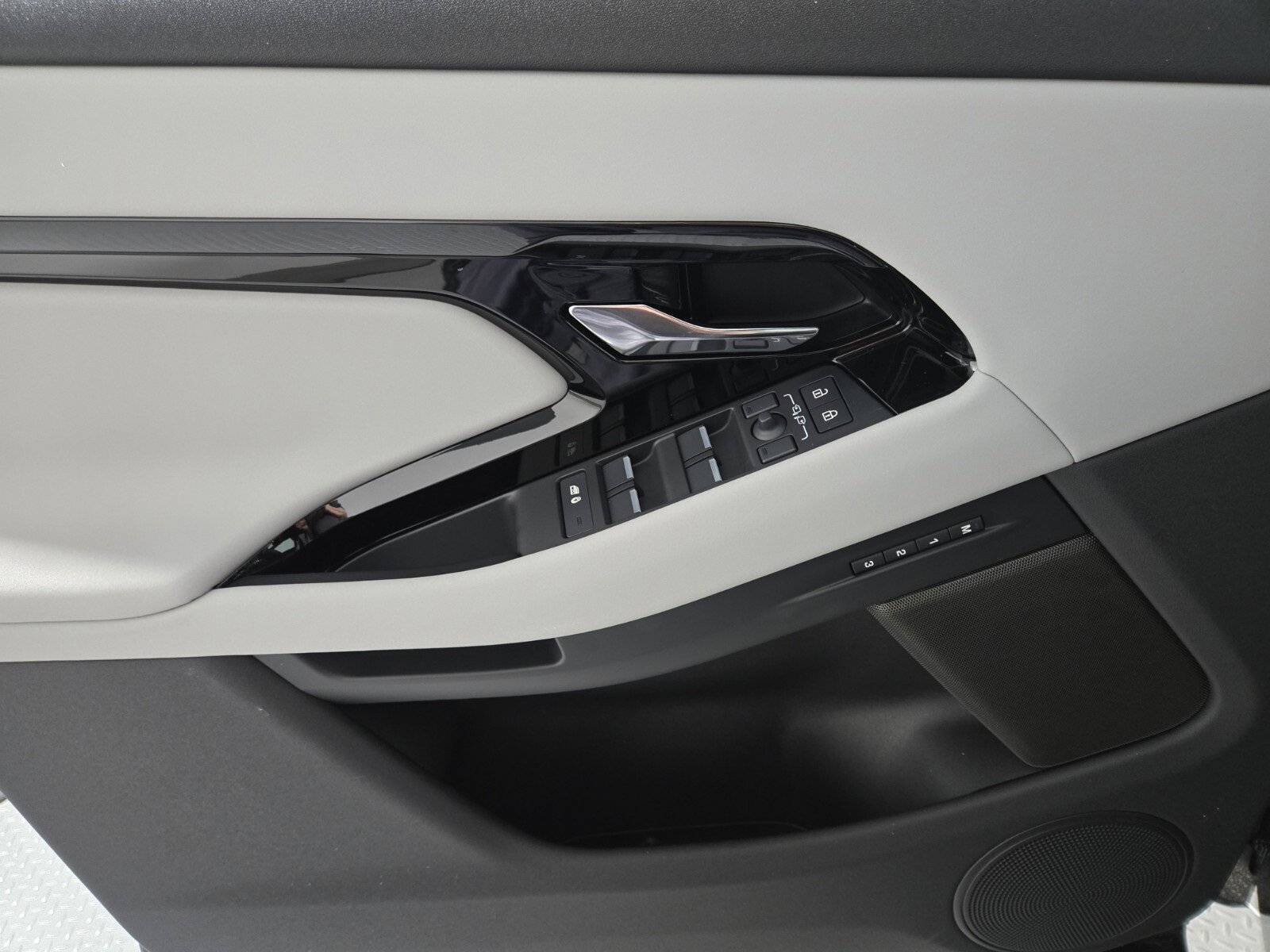 New 2026 Land Rover Range Rover Evoque Dynamic SE image 23