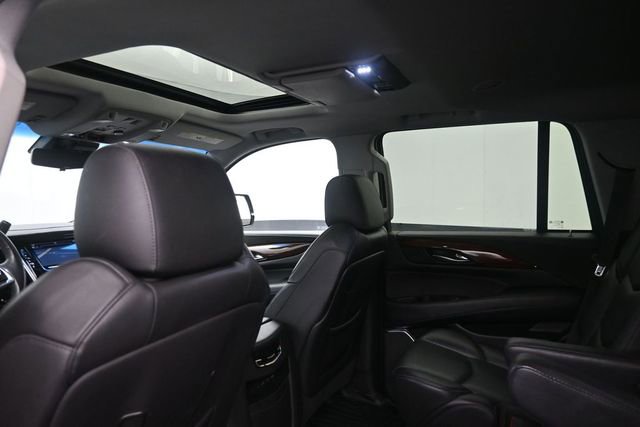 Used 2019 Cadillac Escalade Premium Luxury w/ Escalade Sport Edition AWD/4WD image 19