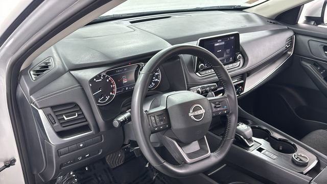 Certified 2025 Nissan Rogue SV image 35