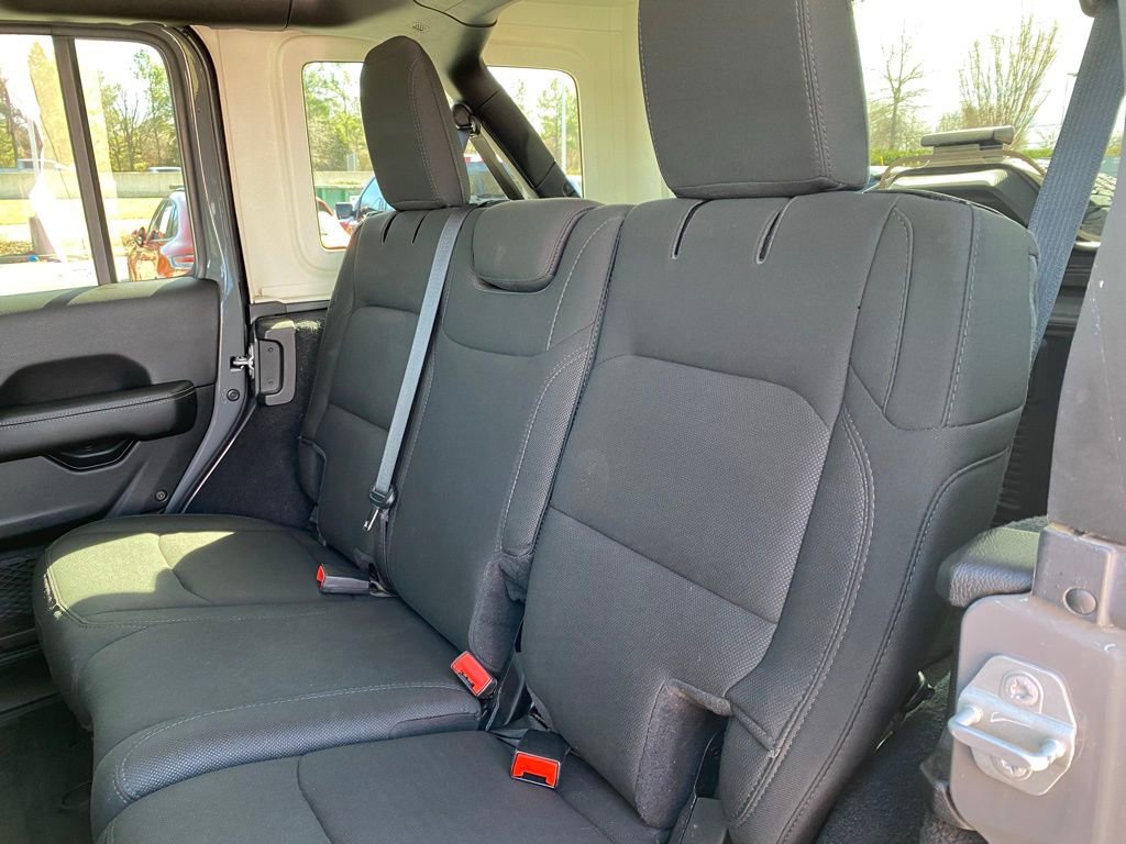 Used 2020 Jeep Wrangler Unlimited Sahara image 25