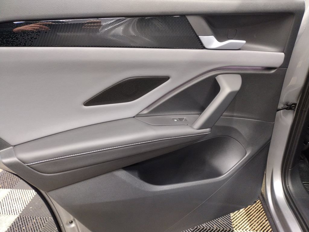 New 2026 Volkswagen Tiguan SE image 24