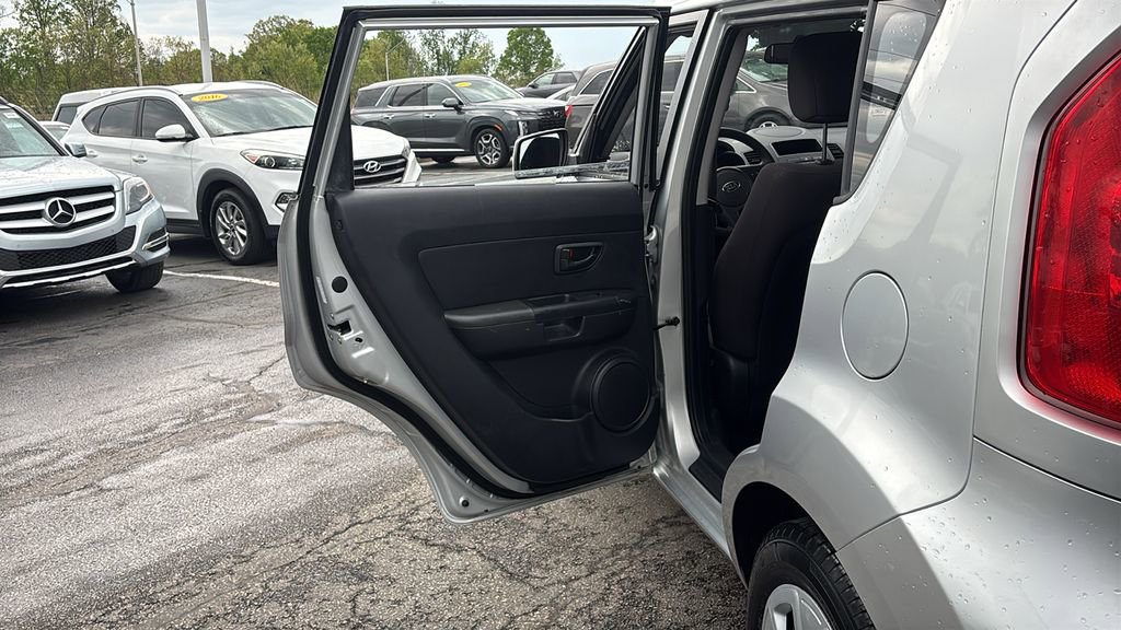 Used 2013 Kia Soul FWD image 26