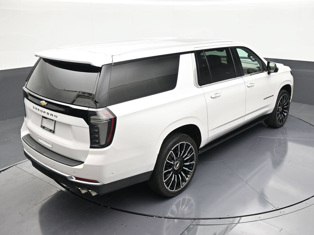 Used 2025 Chevrolet Suburban High Country AWD/4WD image 15