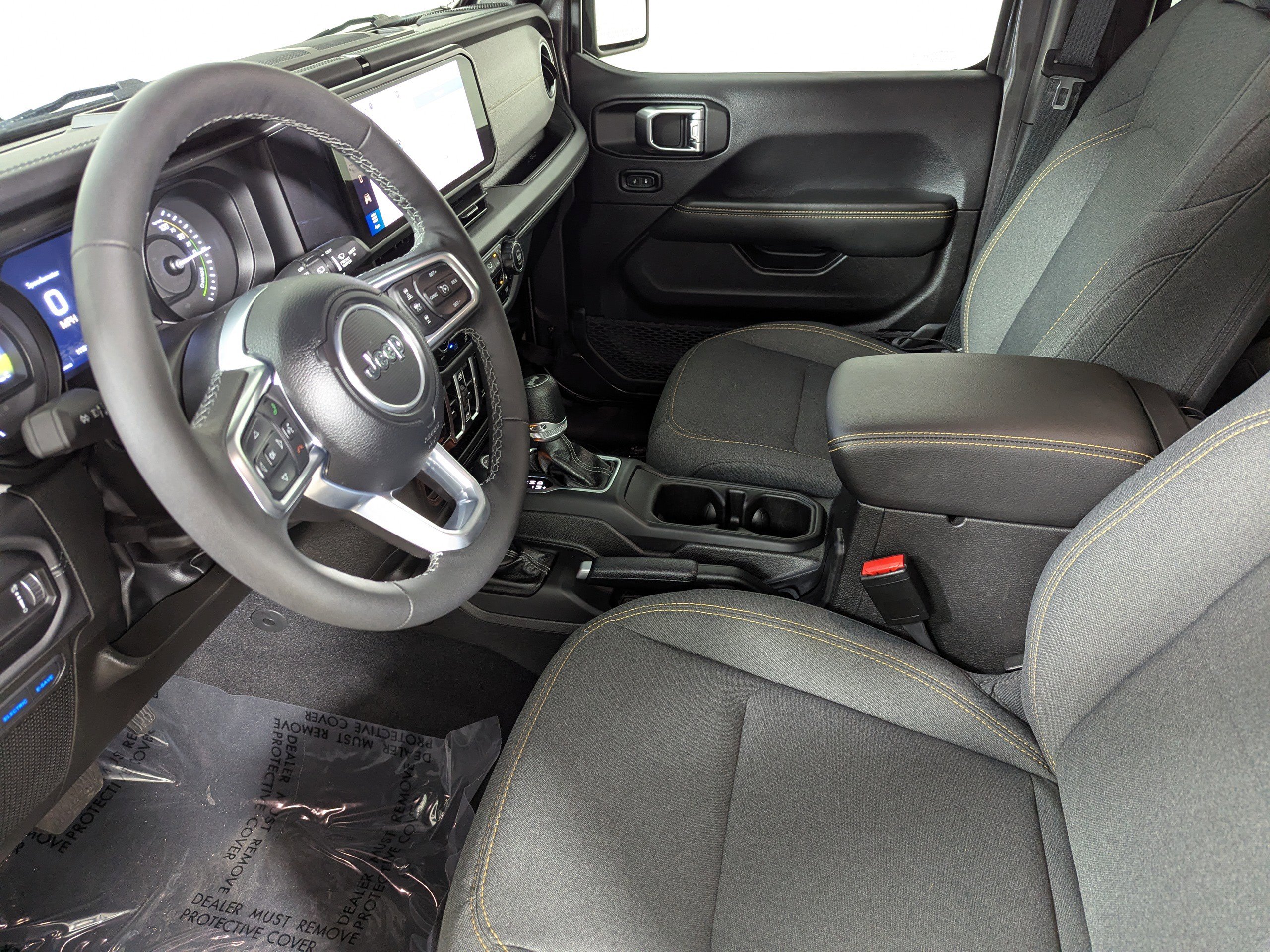 Used 2025 Jeep Wrangler Sahara AWD/4WD image 29