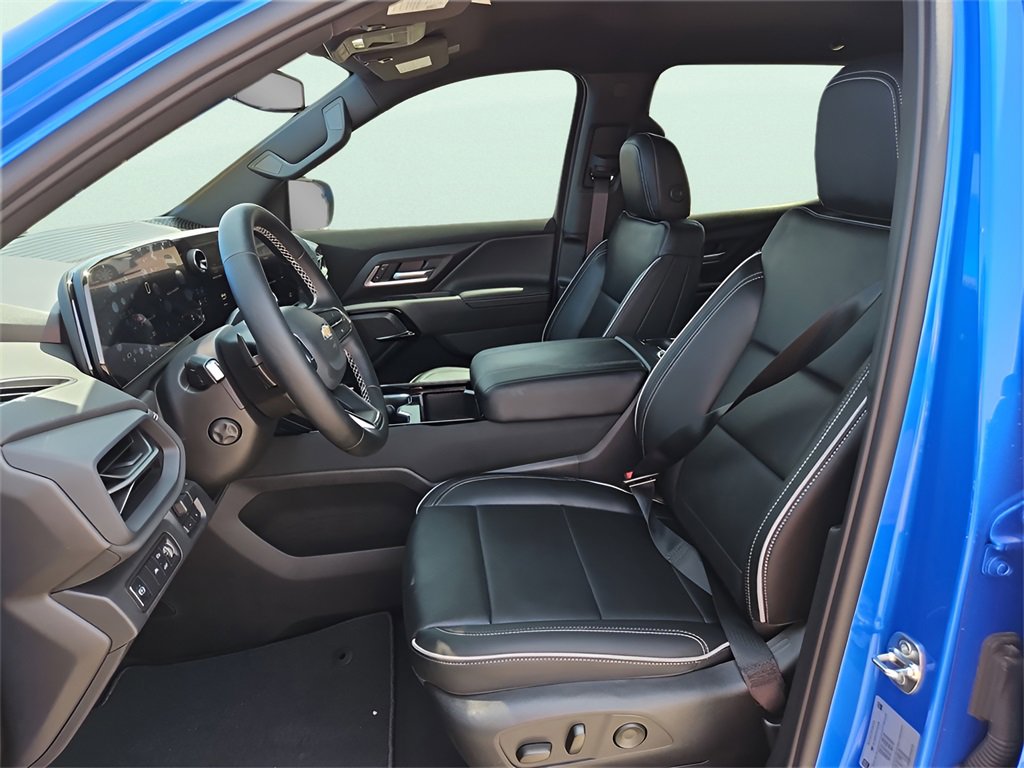 New 2025 Chevrolet Silverado EV LT image 16