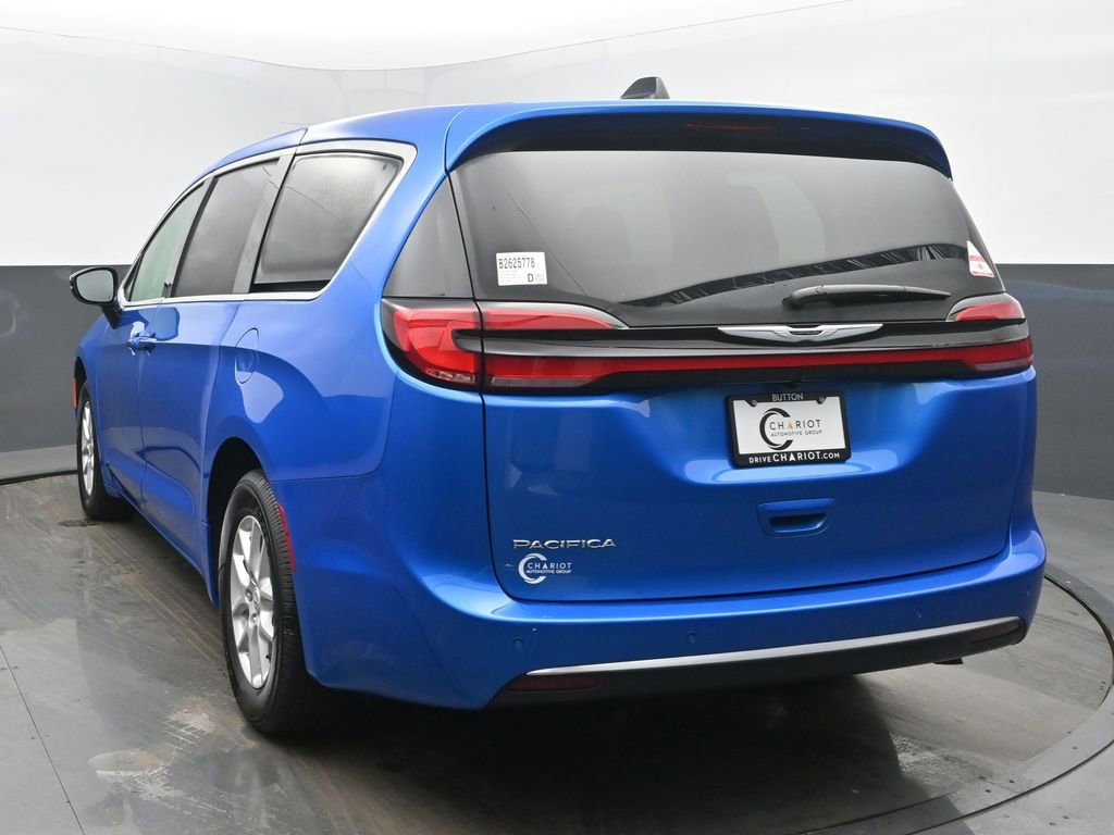 New 2026 Chrysler Pacifica Select image 4