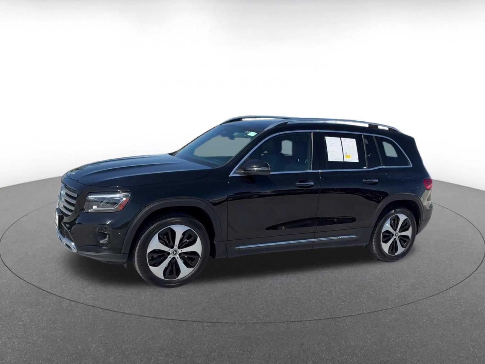 Used 2025 Mercedes-Benz GLB 250 4MATIC image 8