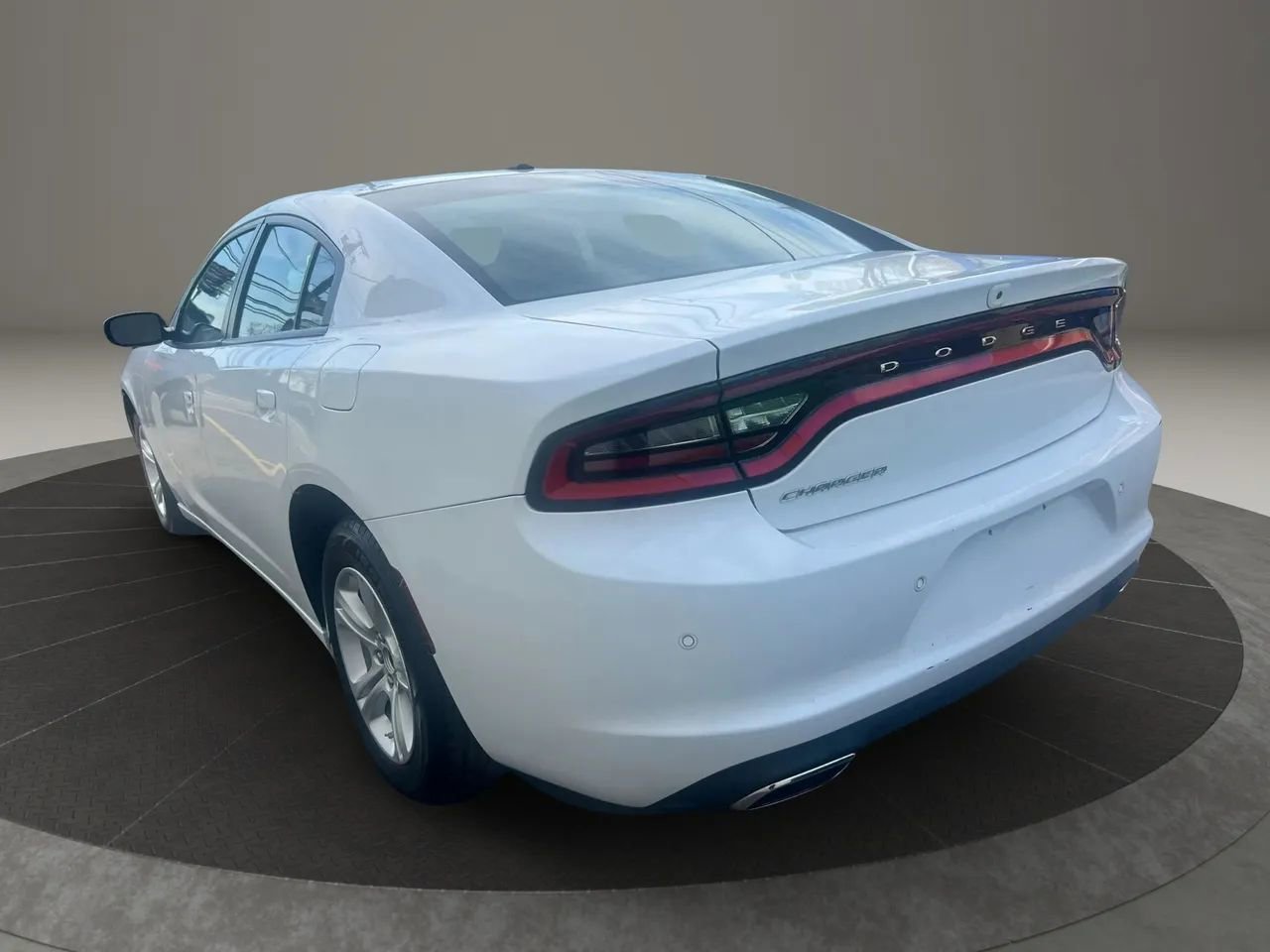 Used 2022 Dodge Charger SXT RWD image 7