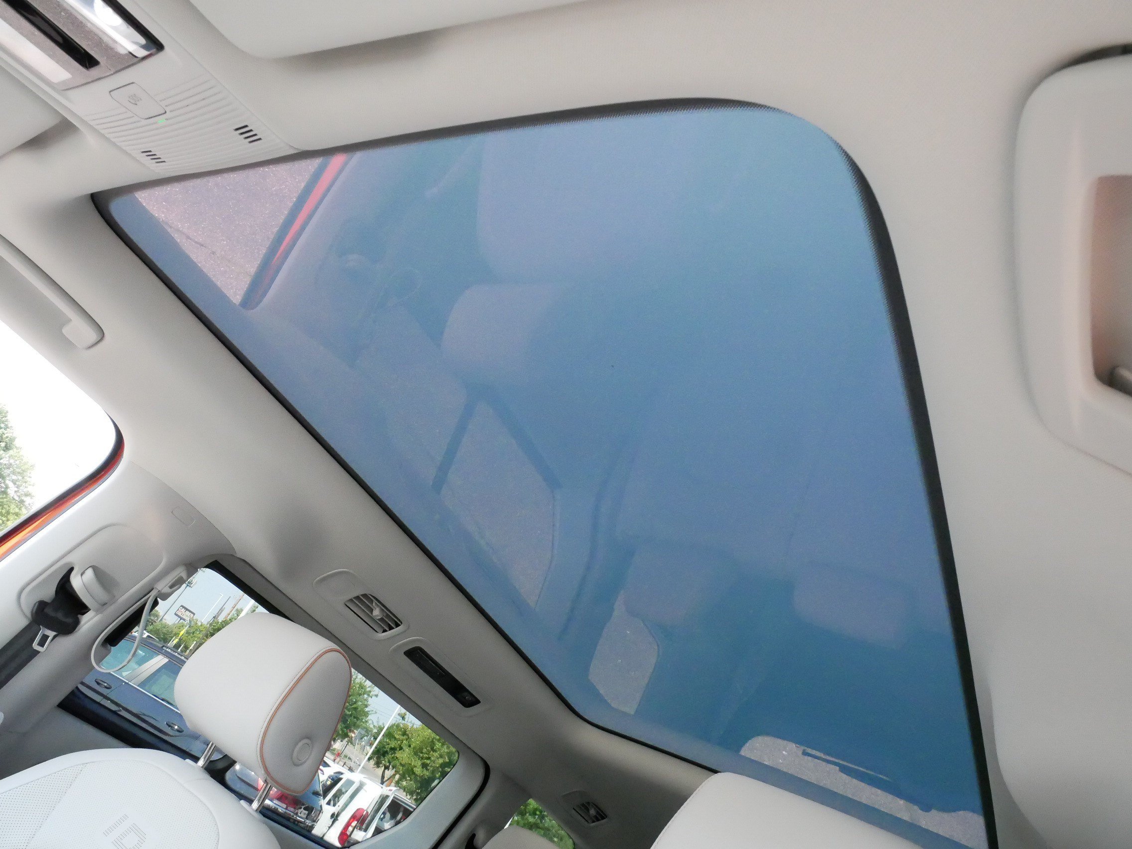 Certified 2025 Volkswagen ID. Buzz Pro S Plus RWD image 32