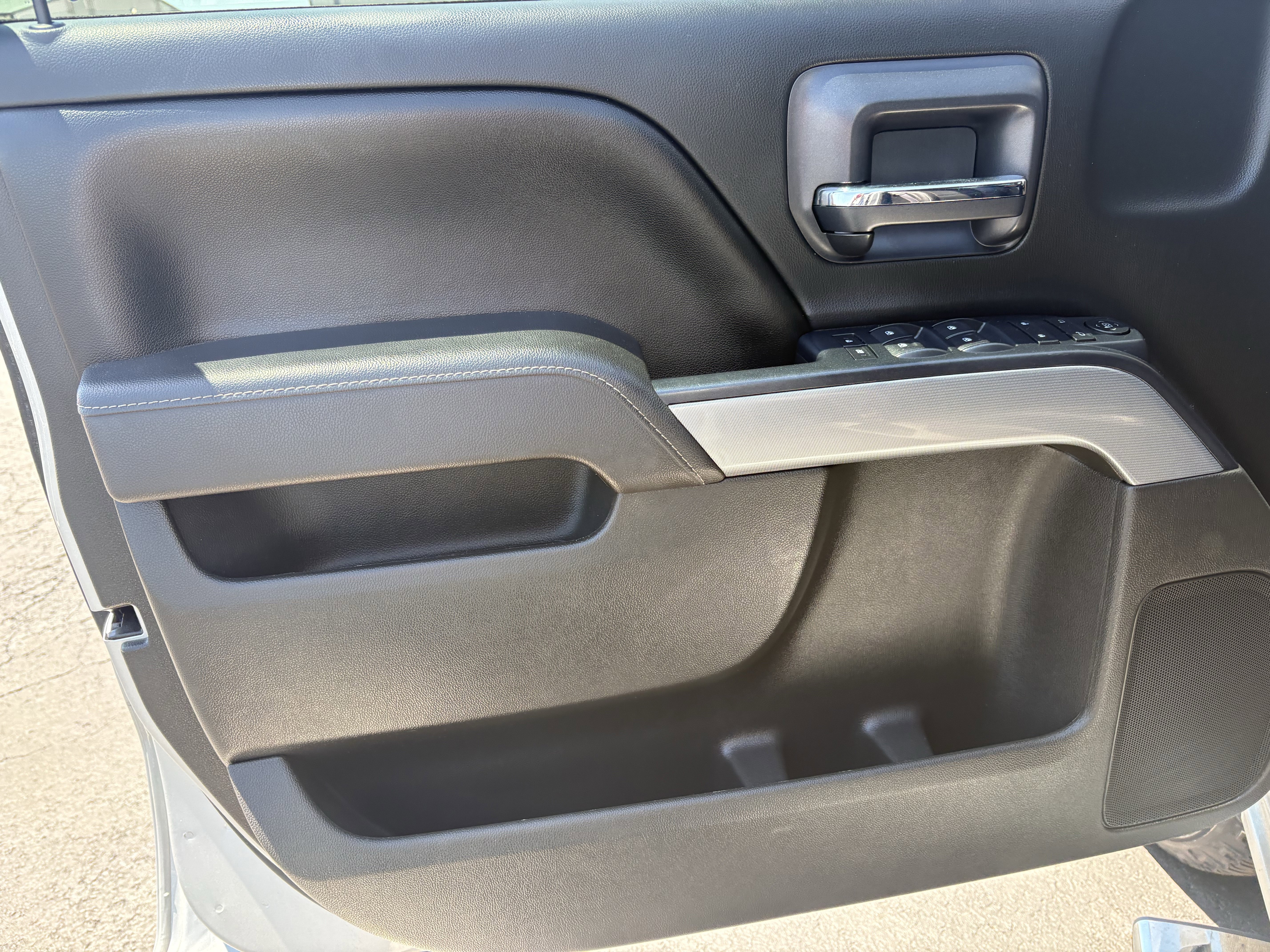 Used 2017 Chevrolet Silverado 1500 LT w/ All Star Edition AWD/4WD image 3