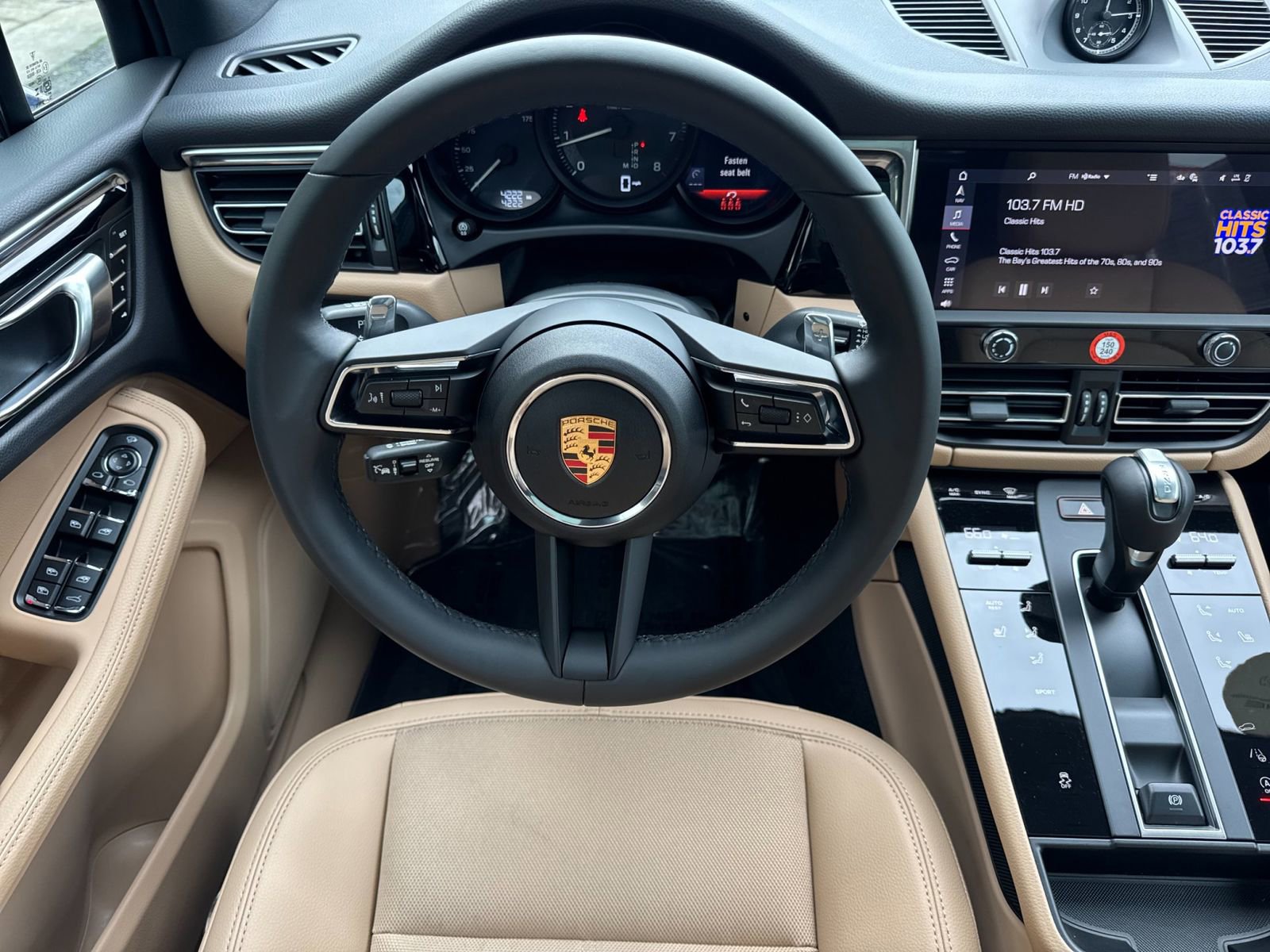 Certified 2025 Porsche Macan image 16