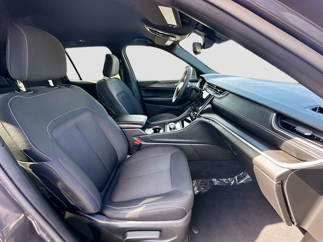 Used 2024 Jeep Grand Cherokee Laredo image 26