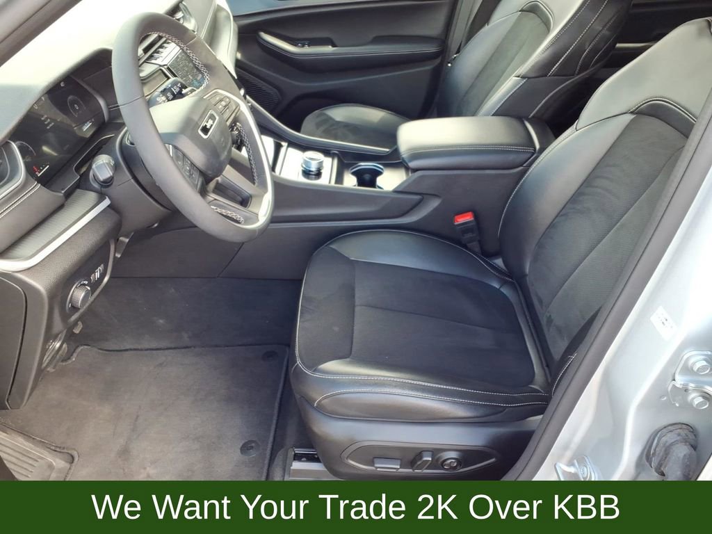 Used 2024 Jeep Grand Cherokee L Altitude image 10