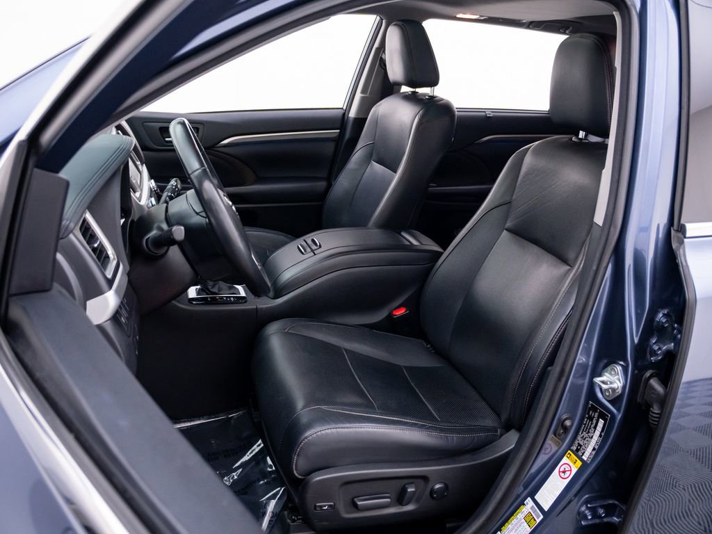 Used 2018 Toyota Highlander Limited image 16