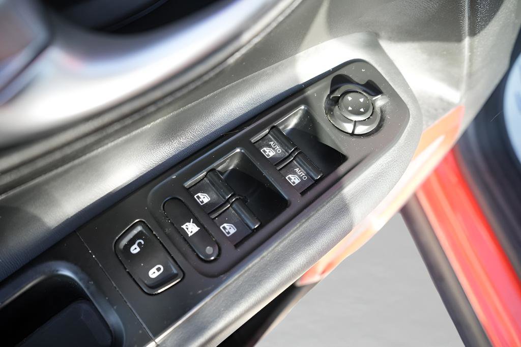 Used 2015 Jeep Renegade Trailhawk AWD/4WD image 20