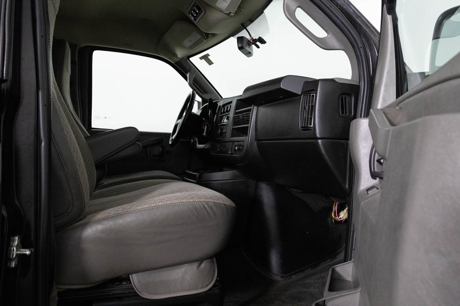 Used 2018 Chevrolet Express 3500 LT w/ LT Preferred Equipment Group image 38