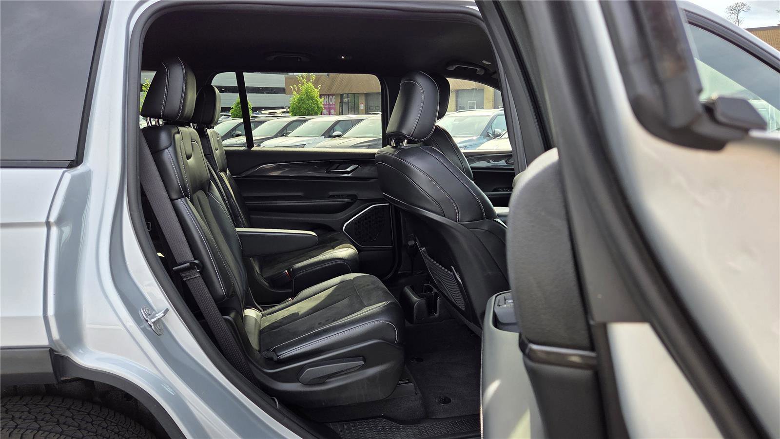 Used 2021 Jeep Grand Cherokee L Laredo AWD/4WD image 27