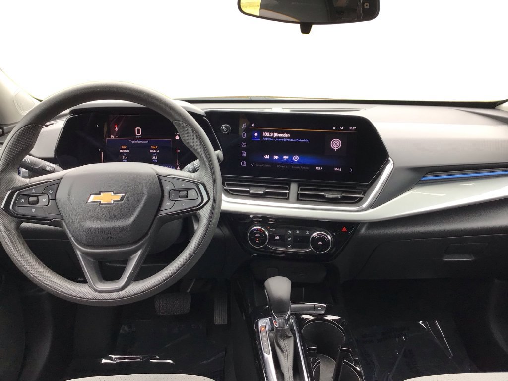 Used 2025 Chevrolet Trax LT FWD image 23