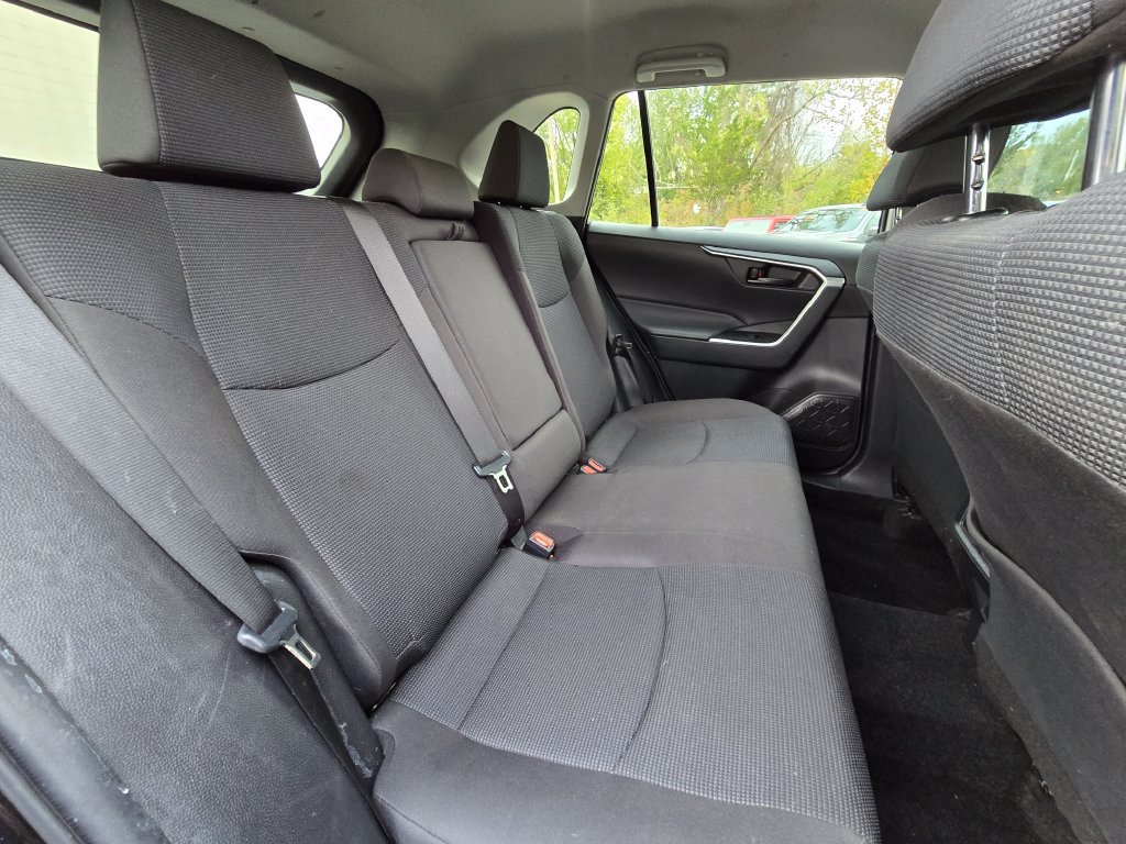 Used 2024 Toyota RAV4 LE AWD/4WD image 25