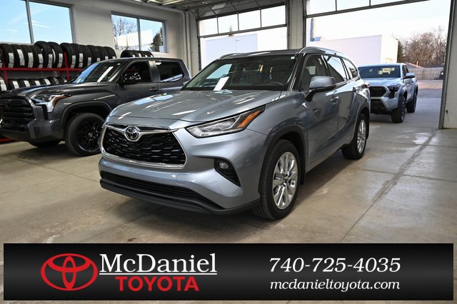 Used 2023 Toyota Highlander Limited image 1