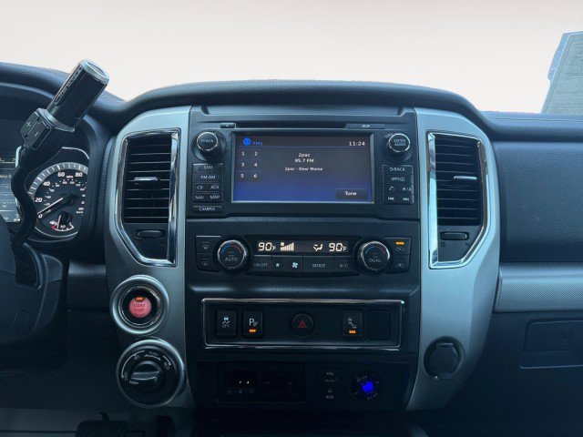 Used 2017 Nissan Titan PRO-4X AWD/4WD image 6