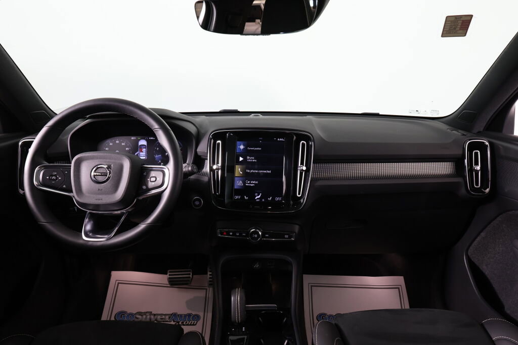 Used 2022 Volvo XC40 T5 R-Design image 28