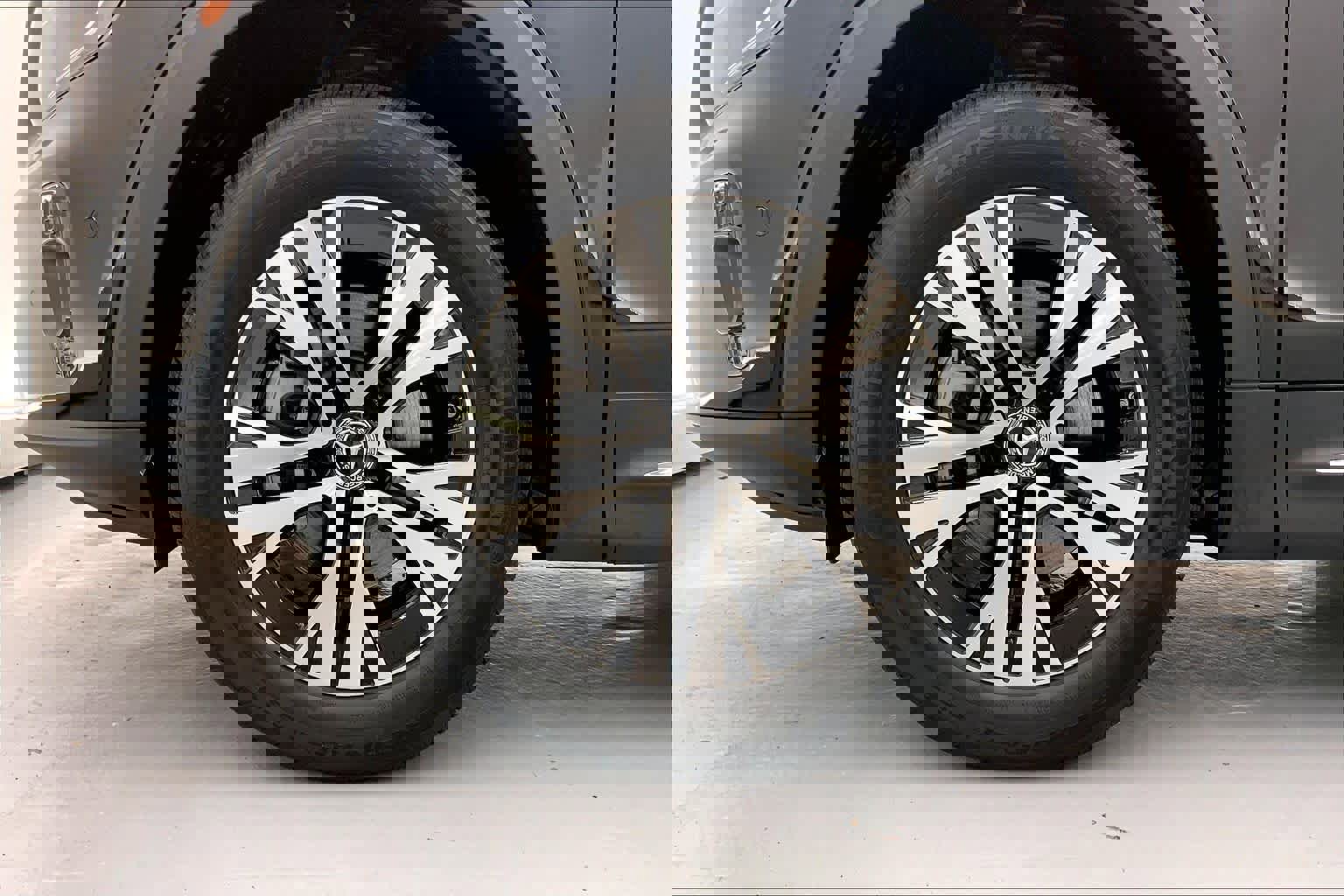 Used 2025 Mercedes-Benz GLB 250 image 9