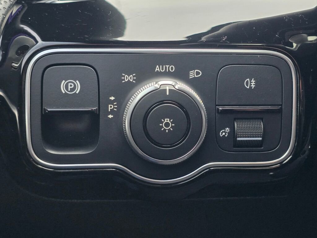Used 2023 Mercedes-Benz CLA 250 4MATIC image 37