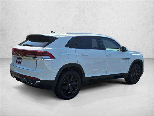 Used 2024 Volkswagen Atlas Cross Sport SE w/ Panoramic Sunroof Package FWD image 5