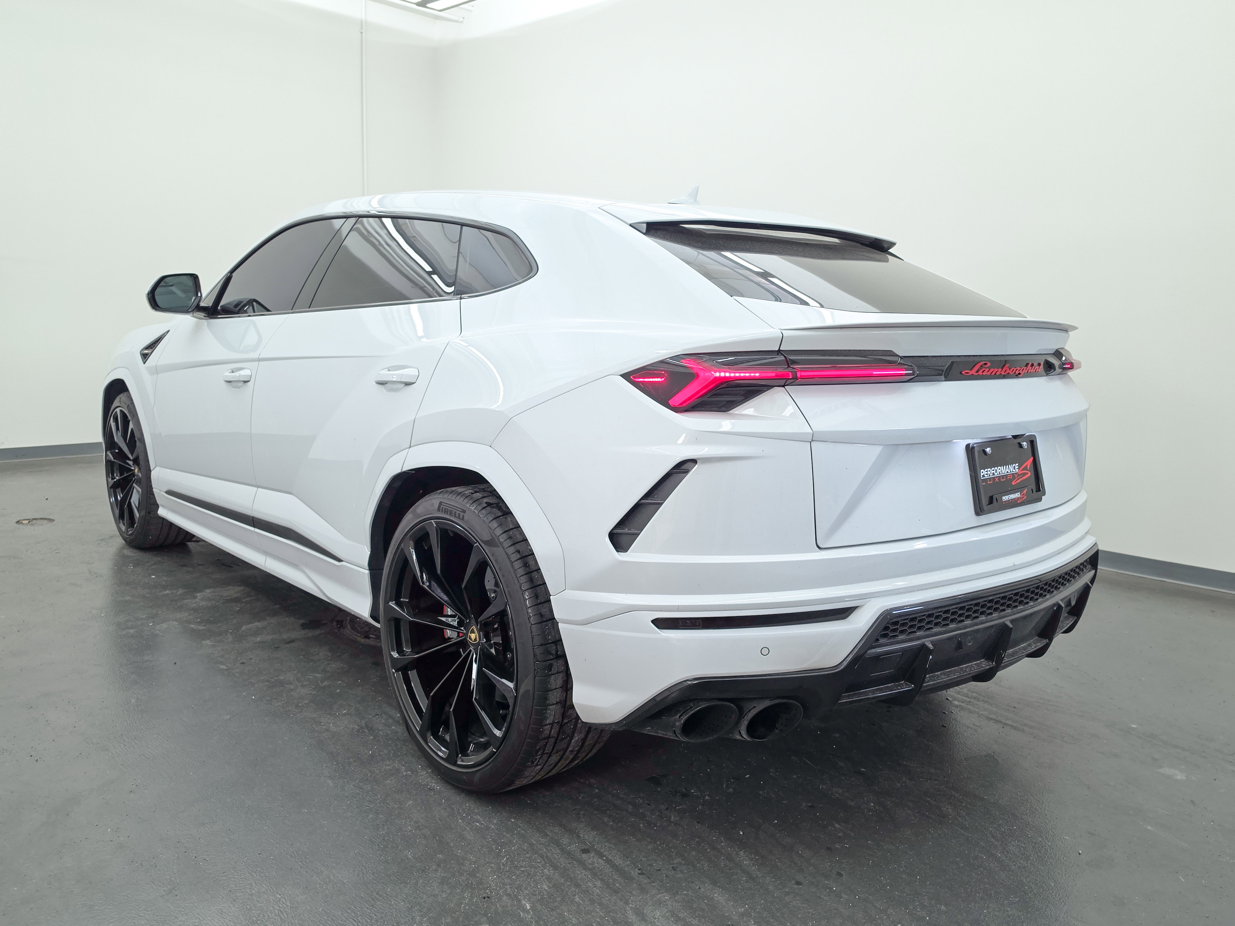 Used 2021 Lamborghini Urus AWD/4WD image 5