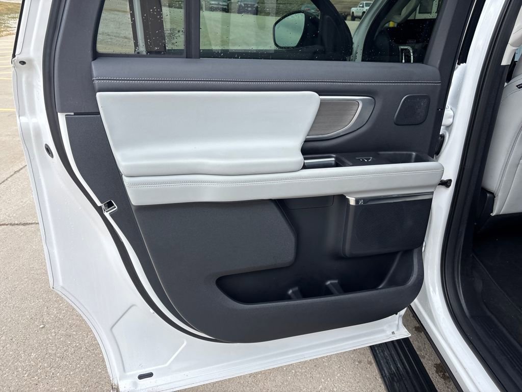 Used 2025 Ford Expedition Max Platinum w/ Driver's Package image 27