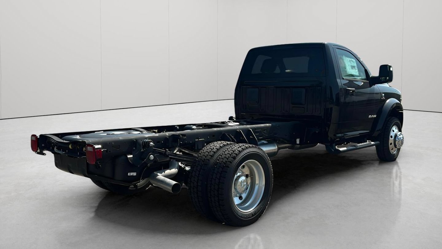 New 2026 RAM 5500 4x4 Regular Cab image 4