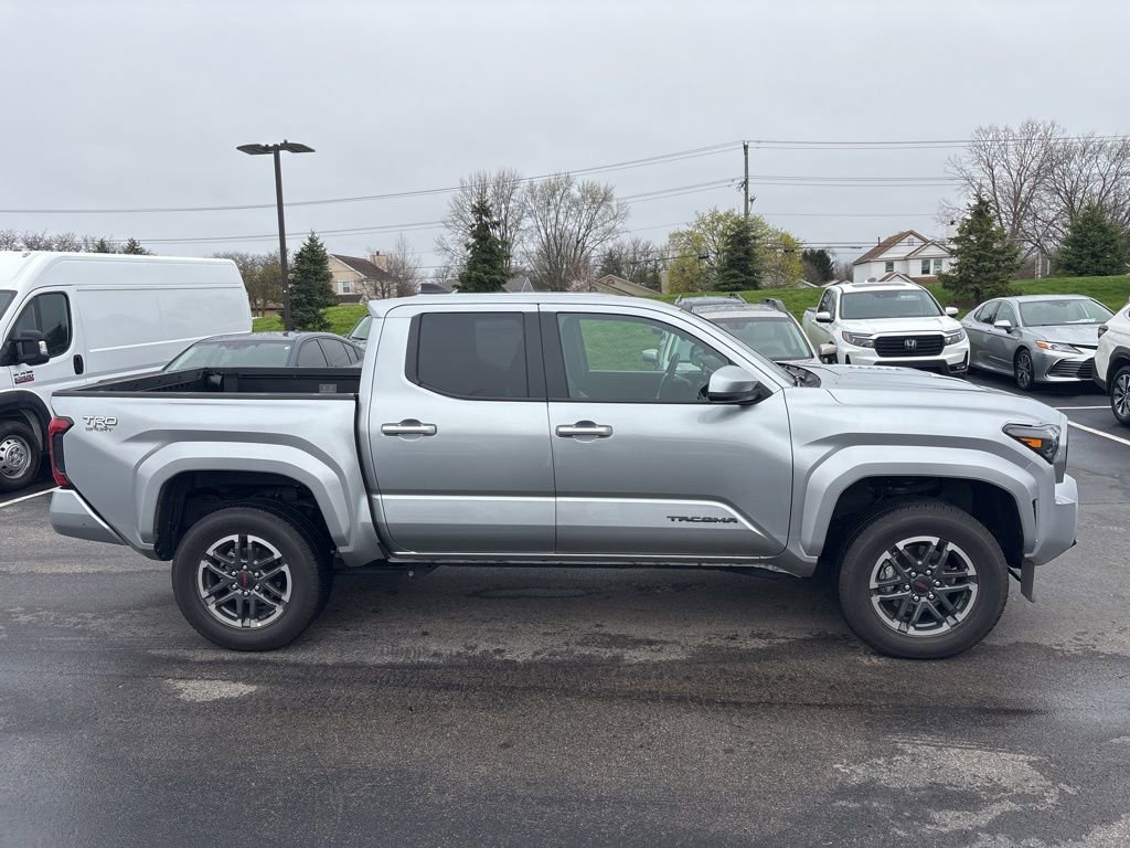 Used 2025 Toyota Tacoma TRD Sport AWD/4WD image 2