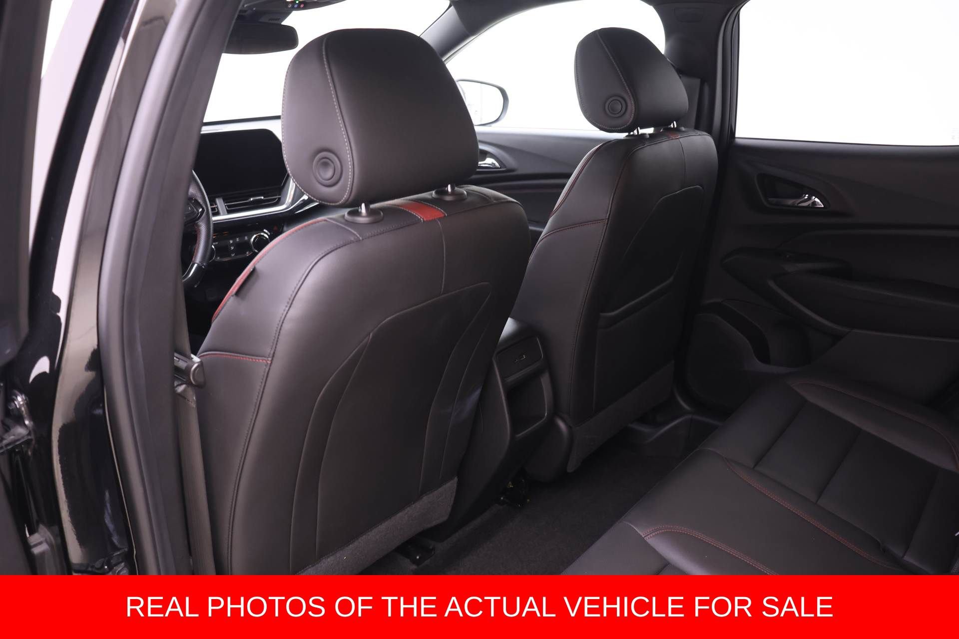 Used 2024 Chevrolet Trax RS w/ Sunroof Package image 11