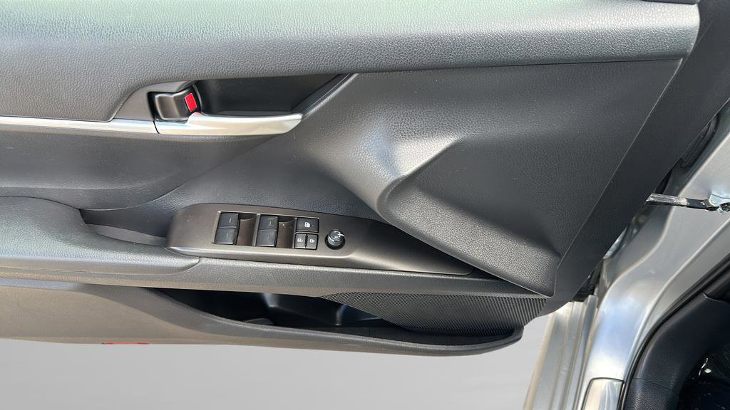 Used 2023 Toyota Camry SE FWD image 11