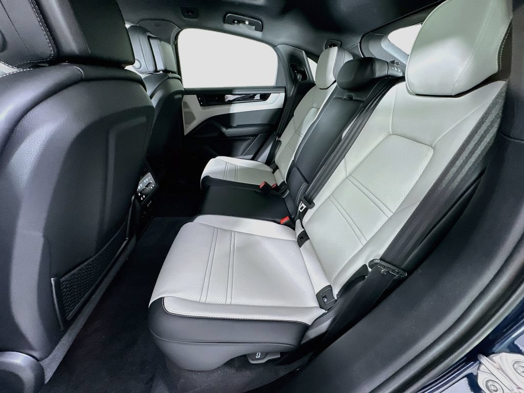 New 2026 Porsche Cayenne Coupe AWD/4WD image 23