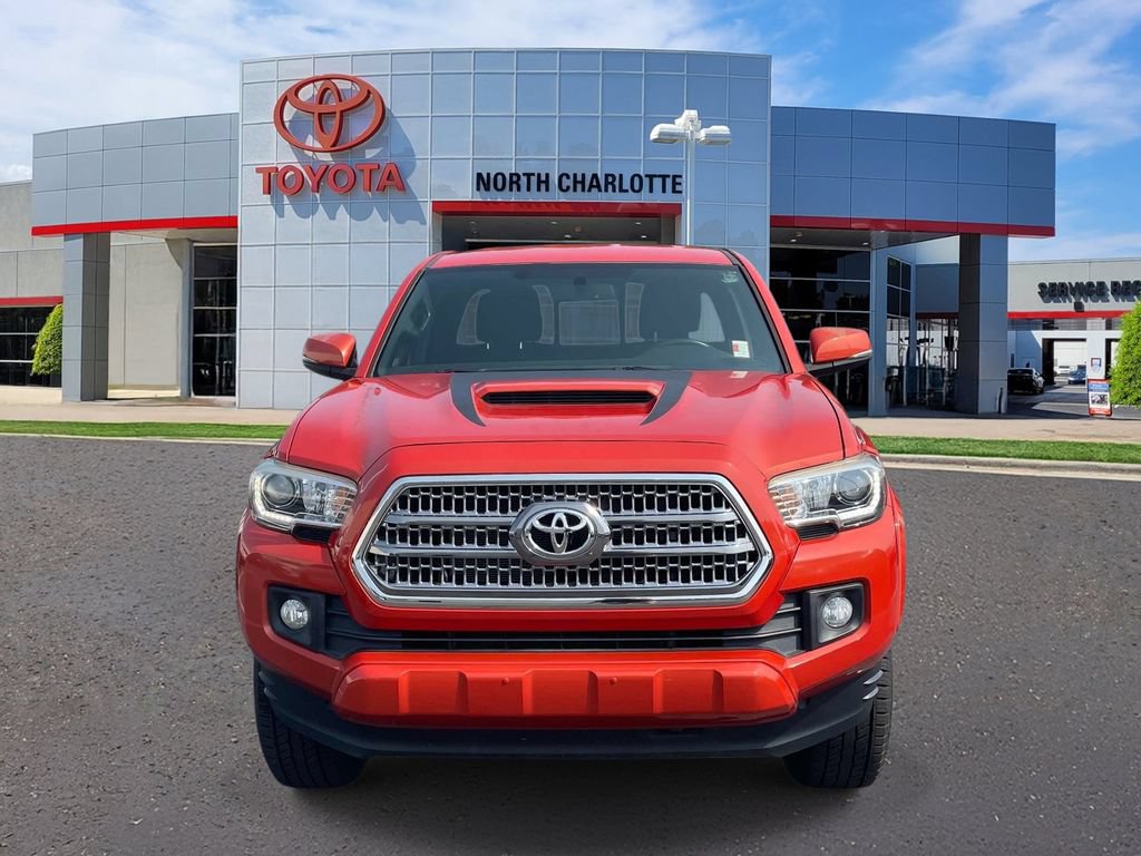 Used 2016 Toyota Tacoma TRD Sport AWD/4WD image 2