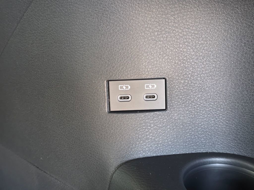 Used 2026 Toyota Sienna LE image 44