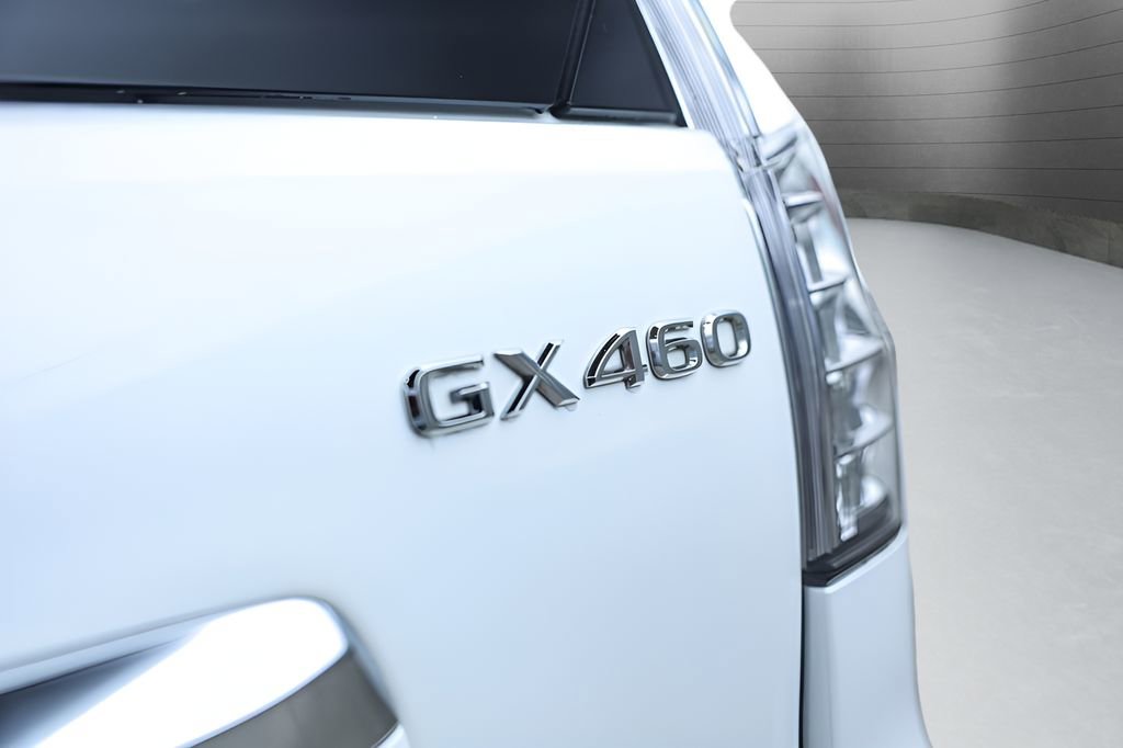 Used 2020 Lexus GX 460 Premium w/ Premium Package image 16