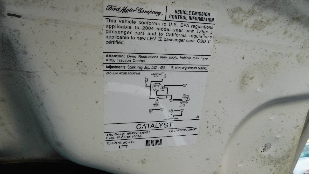 Used 2004 Lincoln Town Car Signature image 31