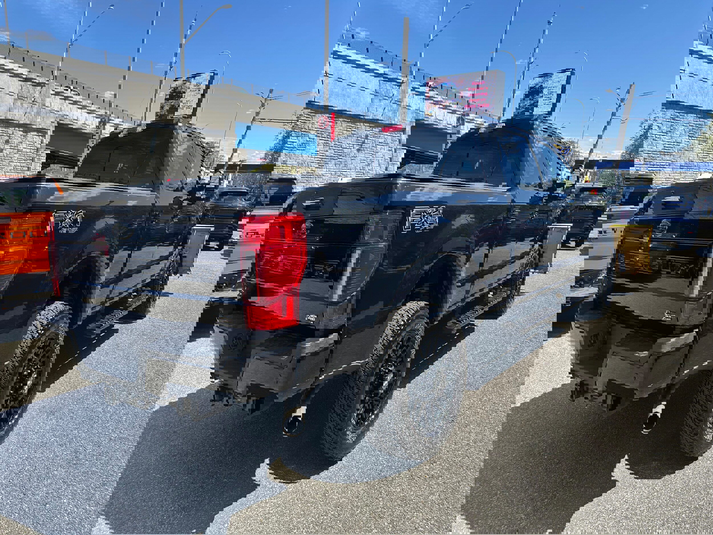 Used 2020 Ford F350 Lariat AWD/4WD image 11