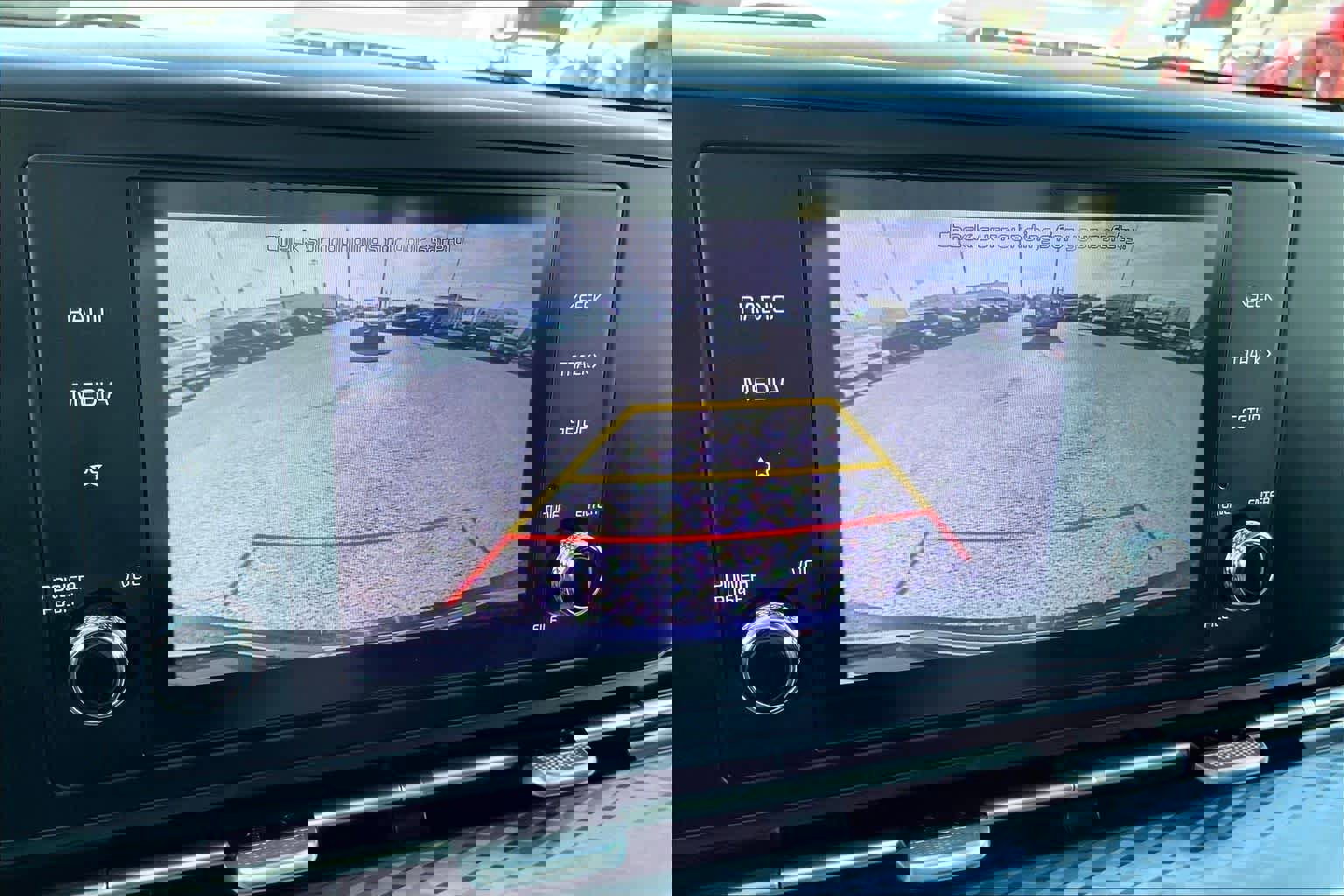 Used 2022 Kia Carnival LX image 26