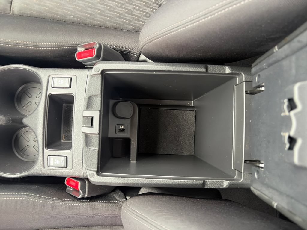 Used 2018 Nissan Rogue SV AWD/4WD image 25