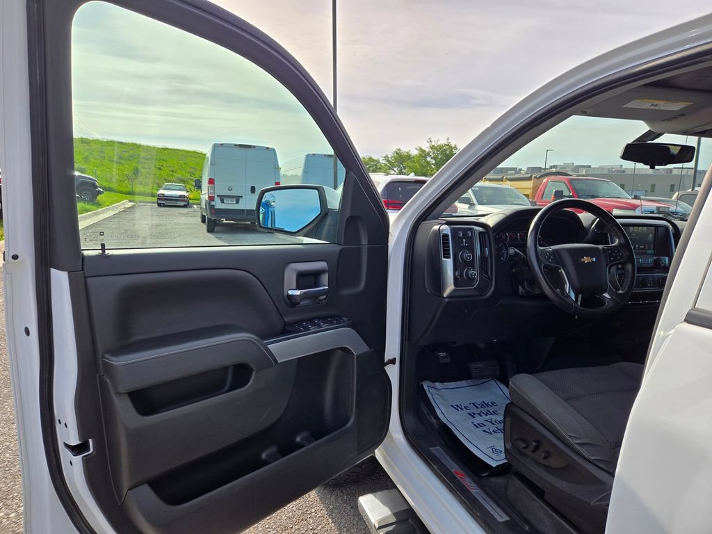 Used 2018 Chevrolet Silverado 1500 LT w/ All Star Edition AWD/4WD image 13