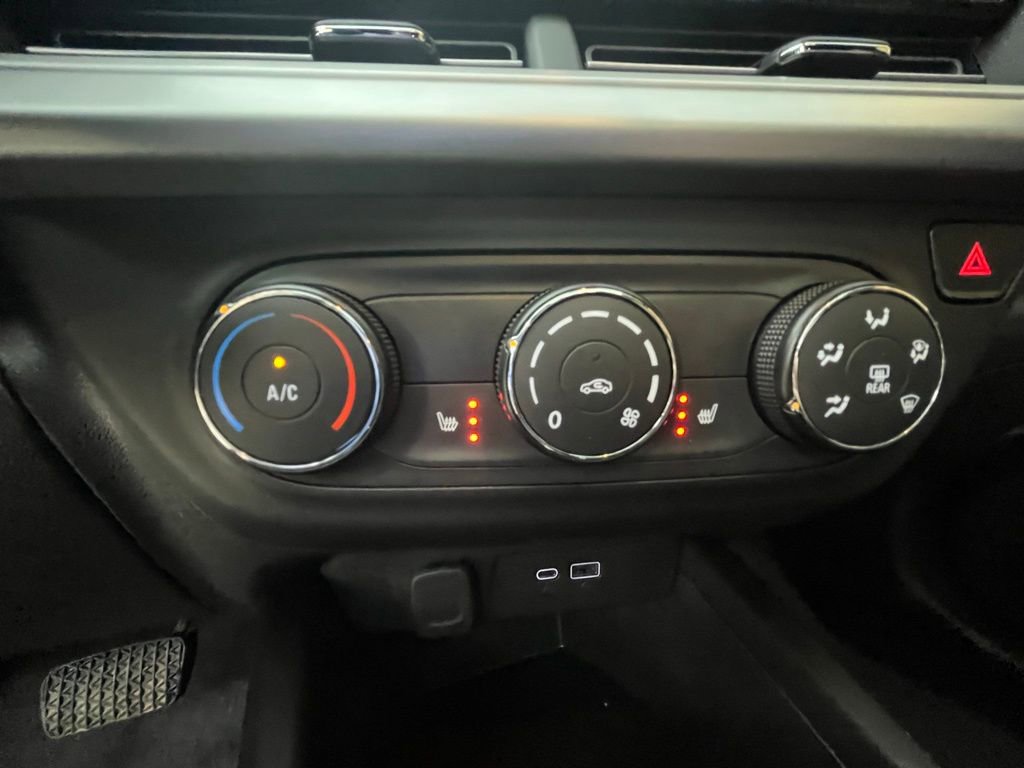 Used 2026 Chevrolet Trax RS w/ Sunroof Package image 23