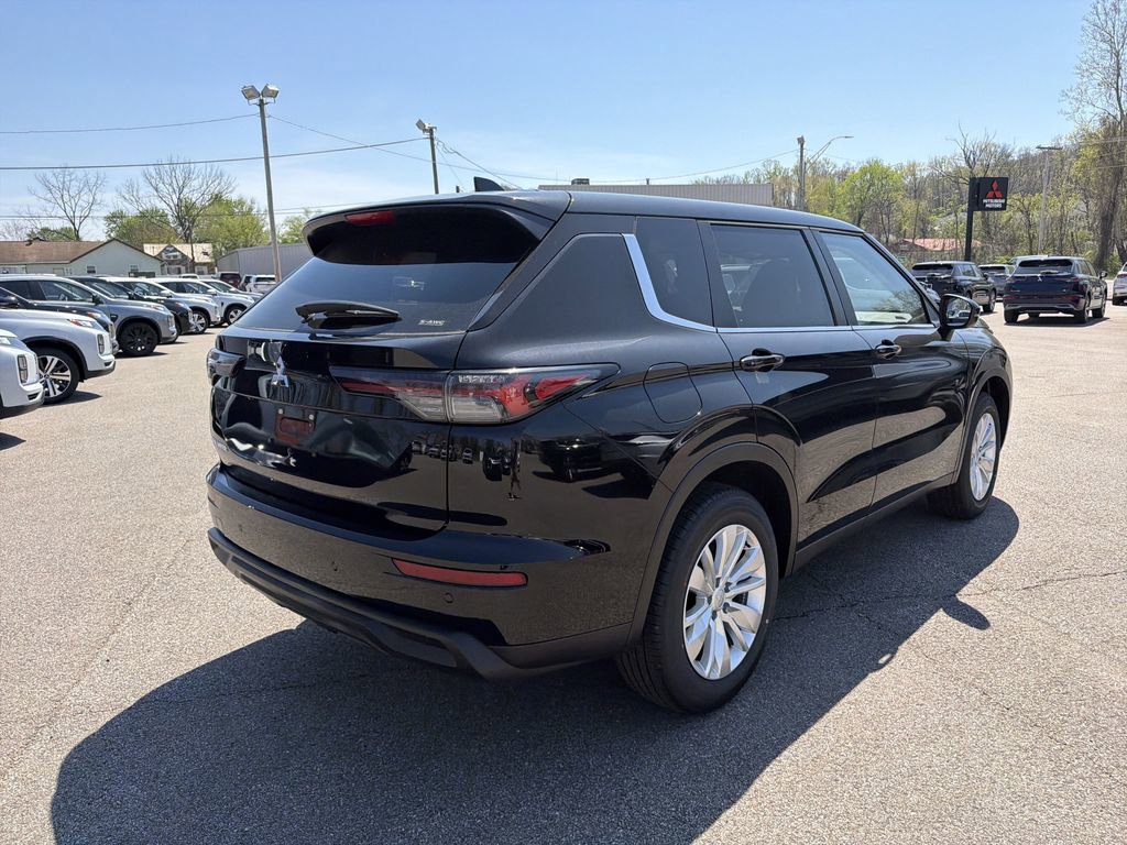 New 2026 Mitsubishi Outlander ES AWD/4WD image 4