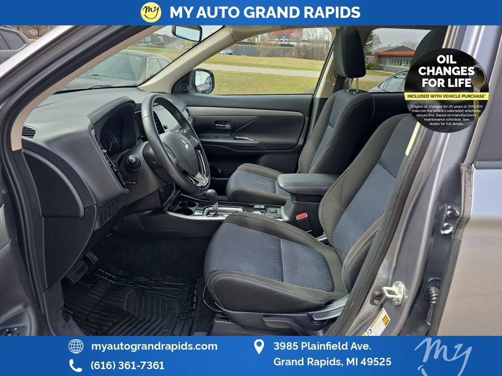 Used 2017 Mitsubishi Outlander SE image 9